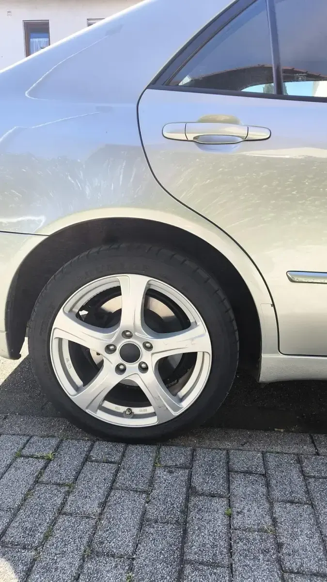 Second-hand Lexus IS200 155 CP (114 kW) 2005 Argintiu Berlinǎ