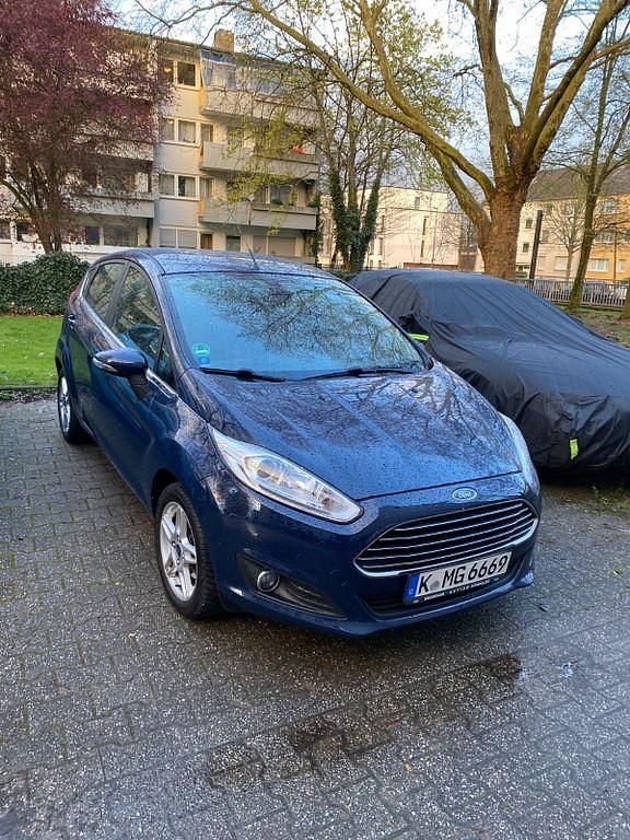Gebraucht Ford Fiesta Titanium 101 PS (74 kW) 2014 Blau Kleinwagen