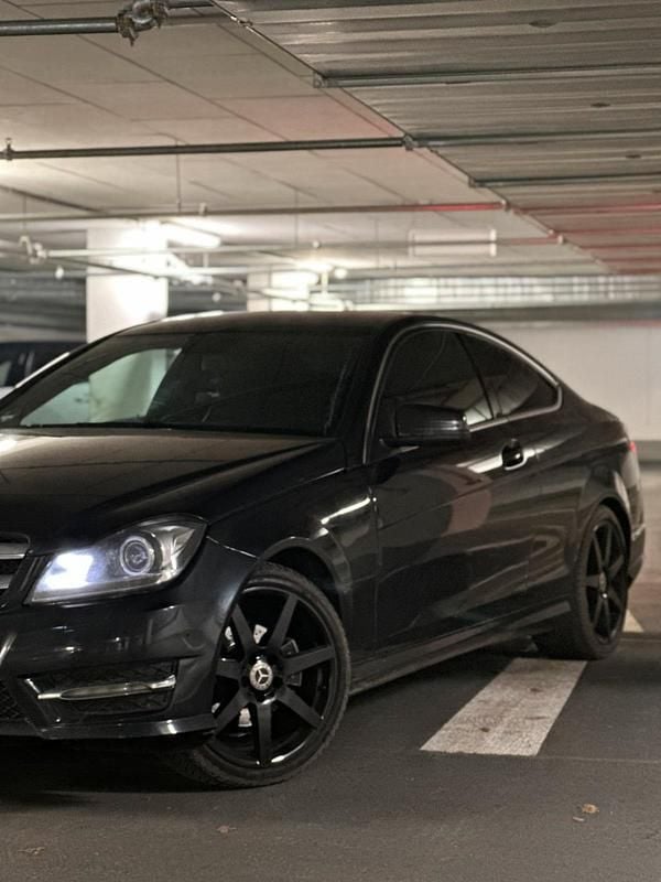 Grau Gebraucht 2013 Mercedes C200 AMG line Coupé | 10.000 € (Superpreis) - Bild 1/4