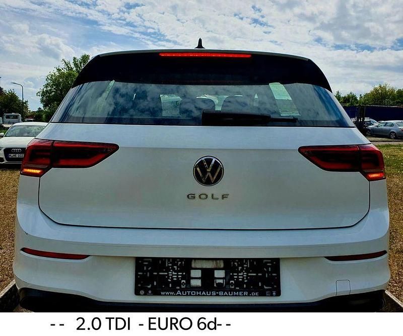 Weiß Gebraucht 2021 VW Golf VIII Basis Limousine | 13.995 € - Bild 1/4