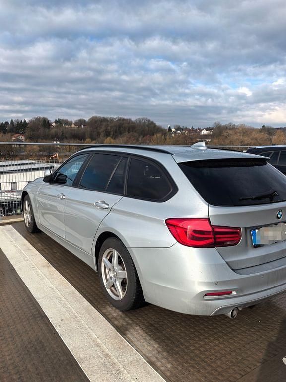 Gebraucht BMW 318 150 PS (110 kW) 2019 Silber Kombi