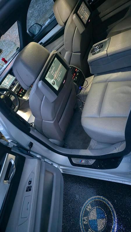 Gebraucht BMW 740 306 PS (225 kW) 2011 Grau Limousine