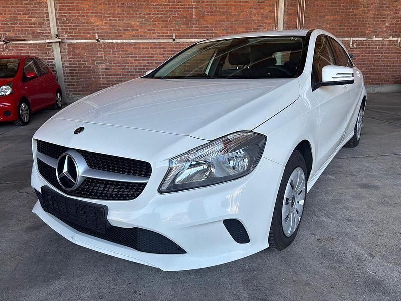 Weiß Gebraucht 2017 Mercedes A160 Limousine | 7.499 € (Etwas zu teuer) - Bild 1/4