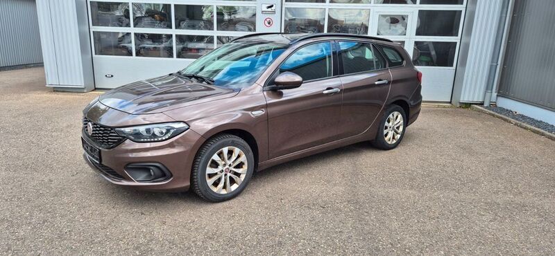 Braun Gebraucht 2017 Fiat Tipo Lounge Limousine | 9.900 € (Fairer Preis) - Bild 1/4