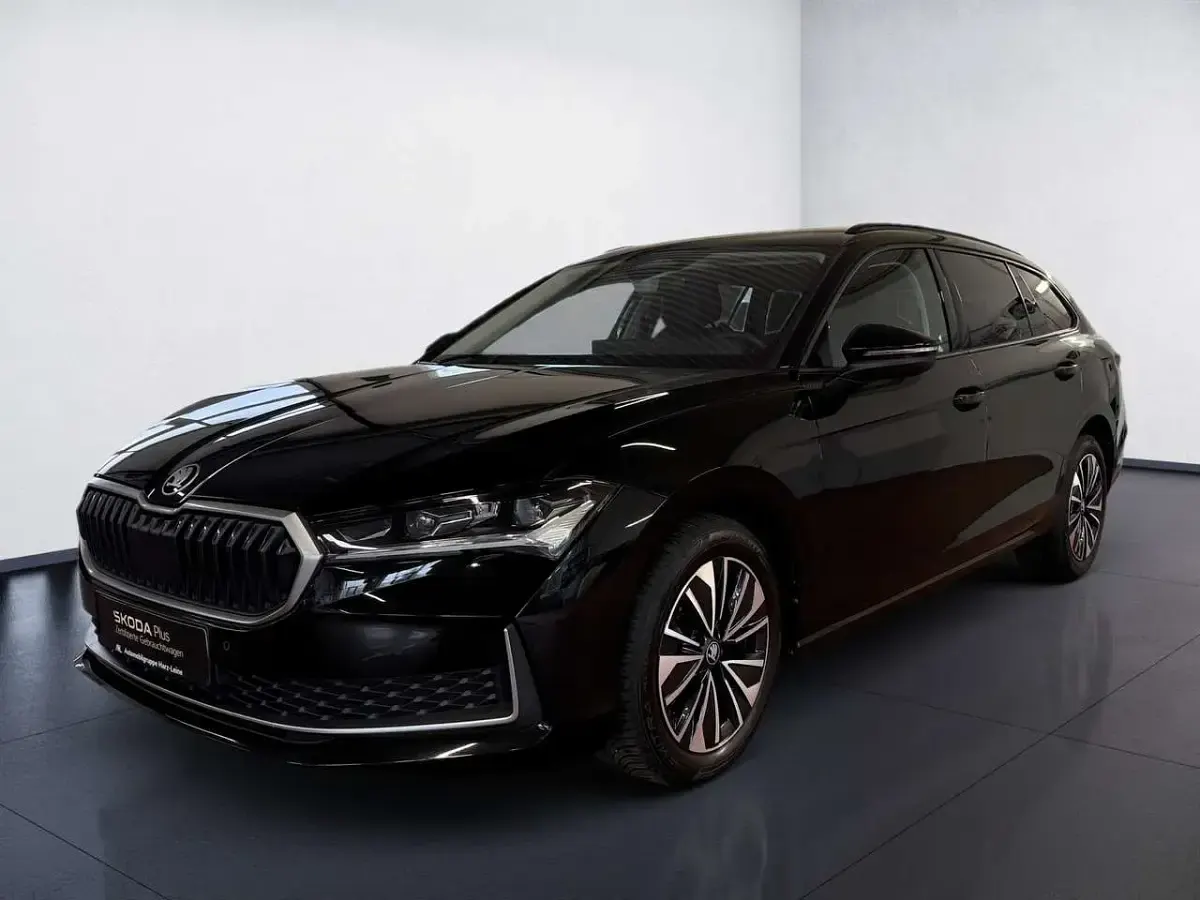 Gebraucht Skoda Superb Selection 150 PS (110 kW) 2025 Onyxschwarz metallic Kombi