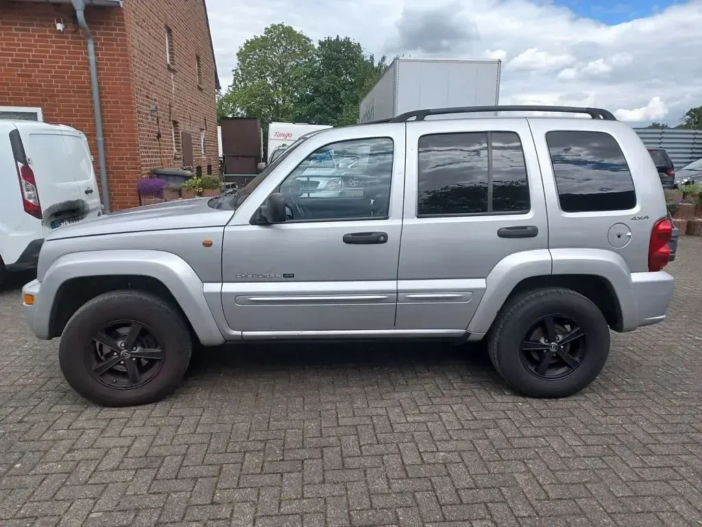 Käytetty Jeep Cherokee 211 HP (155 kW) 2003 Hopea Katumaasturi
