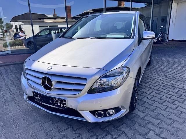 Silber Gebraucht 2014 Mercedes B180 Van / Kleinbus | 10.990 € (Guter Preis) - Bild 1/4