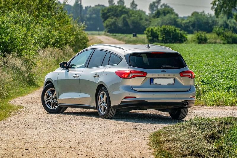 Gebraucht Ford Focus 120 PS (88 kW) 2019 Silber Kombi