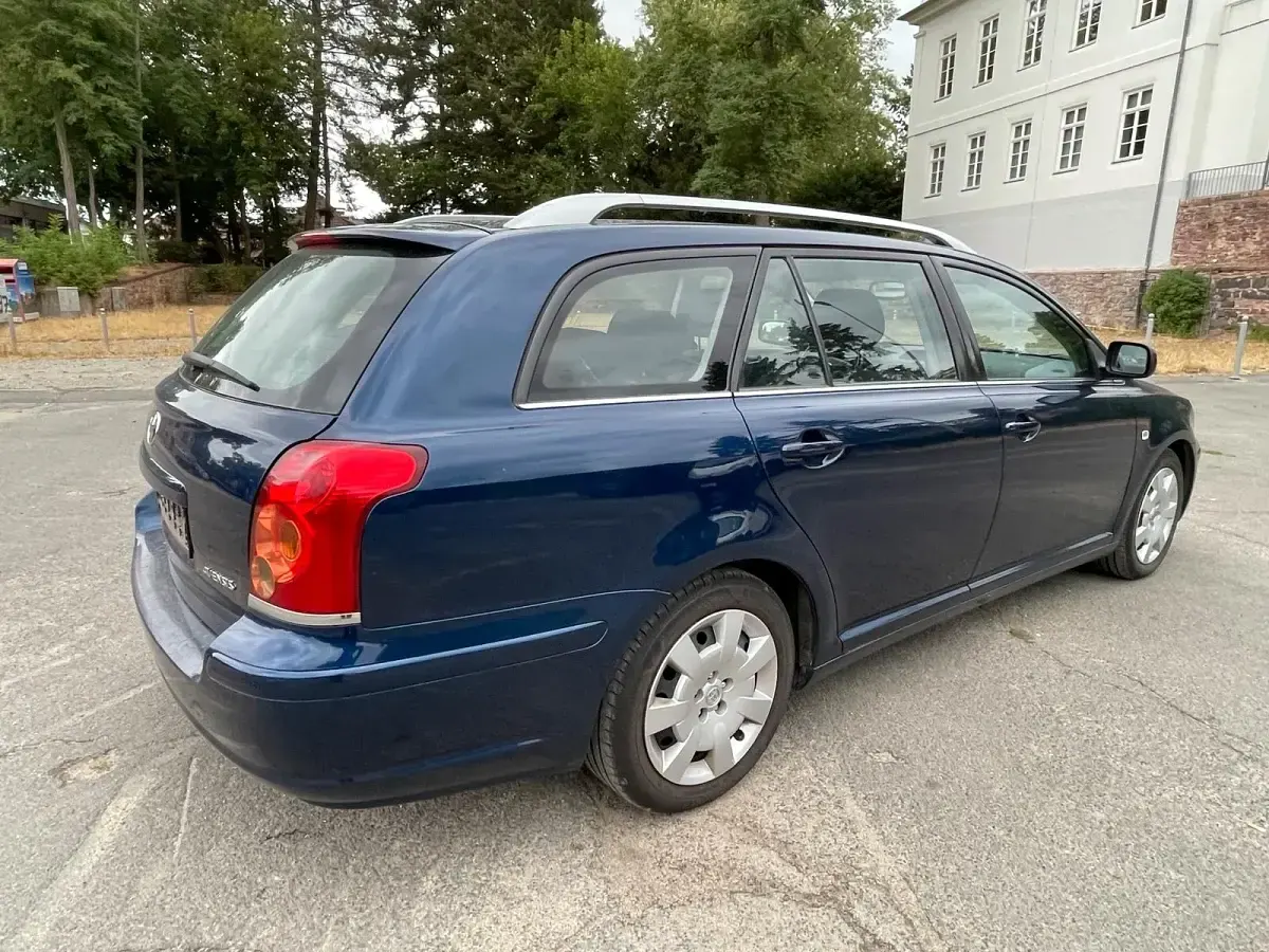 Gebraucht Toyota Avensis 129 PS (94 kW) 2005 Blau Kombi