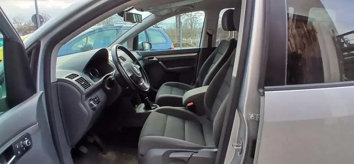Gebraucht VW Touran 140 PS (102 kW) 2014 Silber Van / Kleinbus