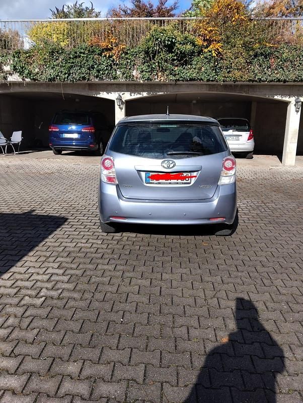 Gebraucht Toyota Verso 2009 Silber Van / Kleinbus