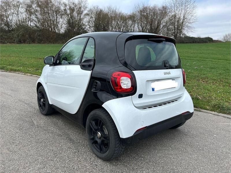 Weiß Gebraucht 2021 Smart ForTwo Electric Drive Coupé | 8.999 € (Fairer Preis) - Bild 1/4