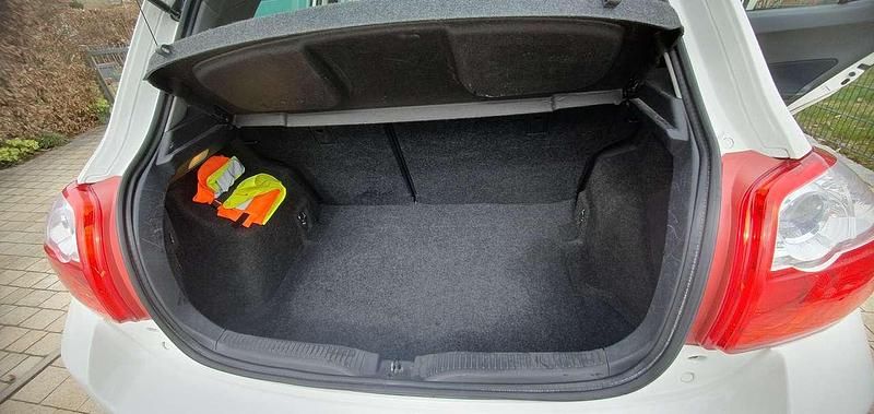 Gebraucht Toyota Auris 103 PS (75 kW) 2011 Weiß Kleinwagen