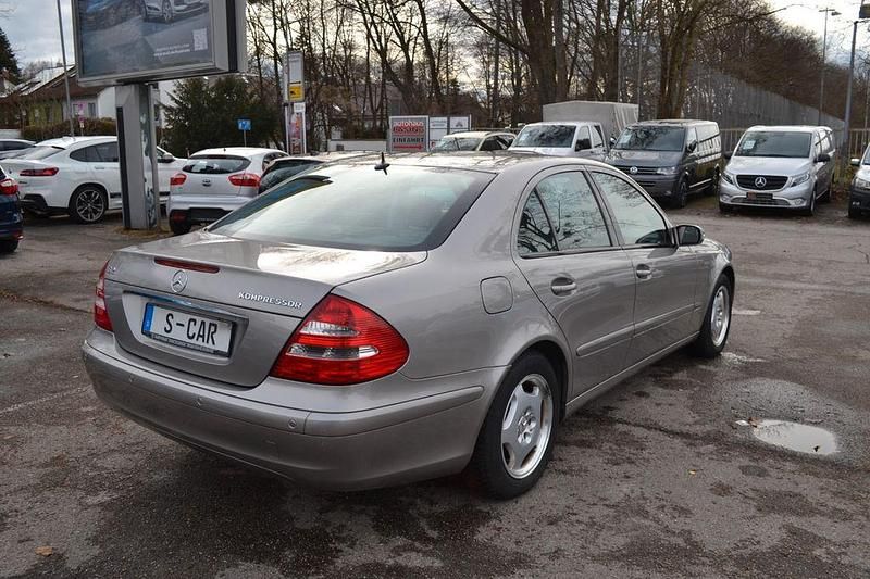 Gebraucht Mercedes E200 163 PS (119 kW) 2004 Silber Limousine
