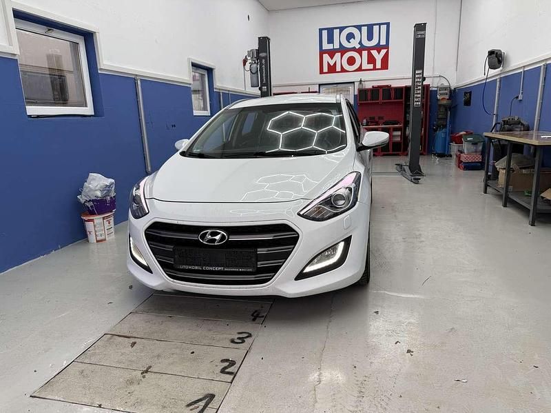 Polar white / sol Gebraucht 2016 Hyundai i30 Premium Kombi | 7.100 € (Guter Preis) - Bild 1/4