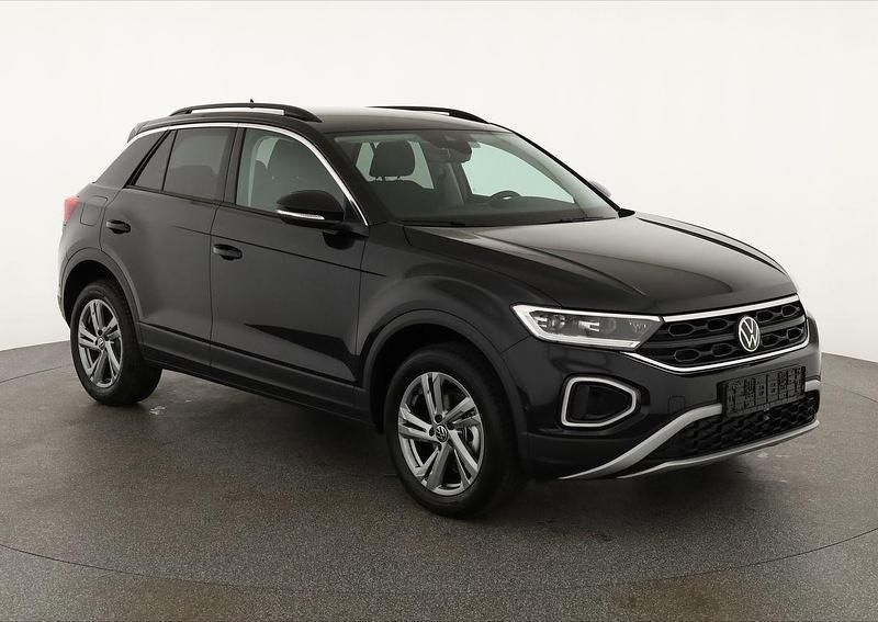 Deepblack perleffekt Neu 2025 VW T-Roc Life SUV | 34.084 € (Superpreis) - Bild 1/4