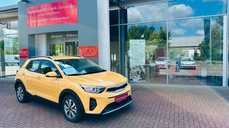 Gelb Gebraucht 2024 Kia Stonic Vision SUV | 21.100 € (Etwas zu teuer) - Bild 1/4