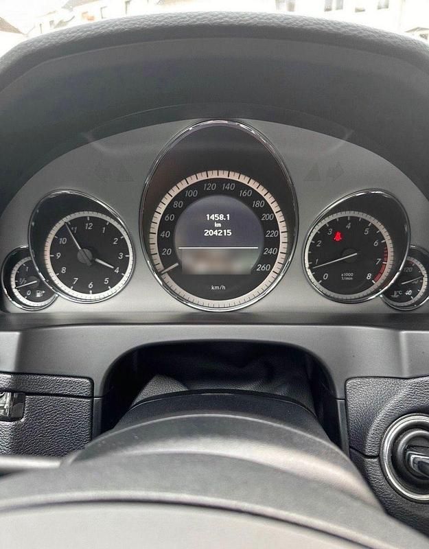 Gebraucht Mercedes E200 AMG line 184 PS (135 kW) 2012 Schwarz Cabrio