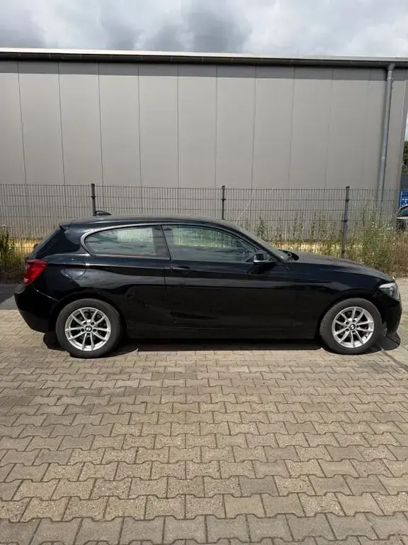 Gebraucht BMW 114 102 PS (75 kW) 2014 Schwarz Kleinwagen