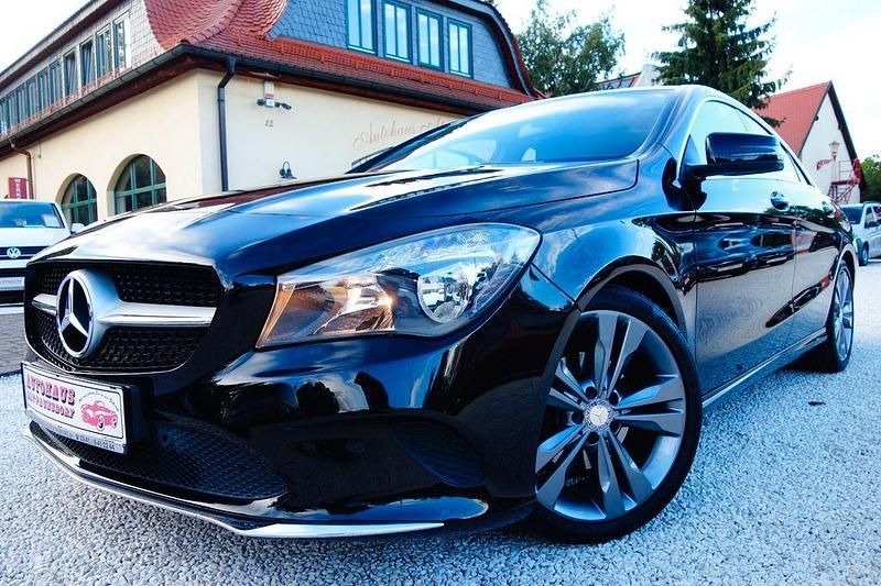 Schwarz Gebraucht 2016 Mercedes CLA200 Urban Limousine | 20.900 € (Fairer Preis) - Bild 1/4