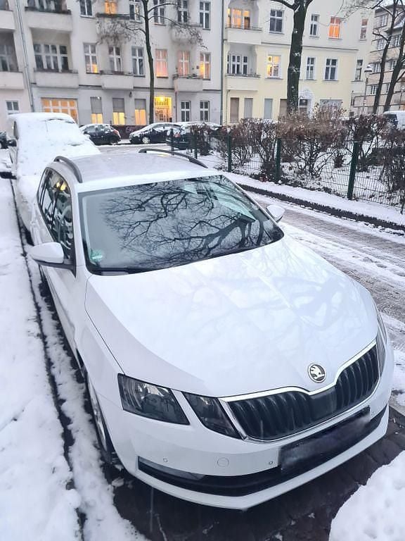 Weiß Gebraucht 2017 Skoda Octavia Kombi | 11.700 € (Fairer Preis) - Bild 1/4