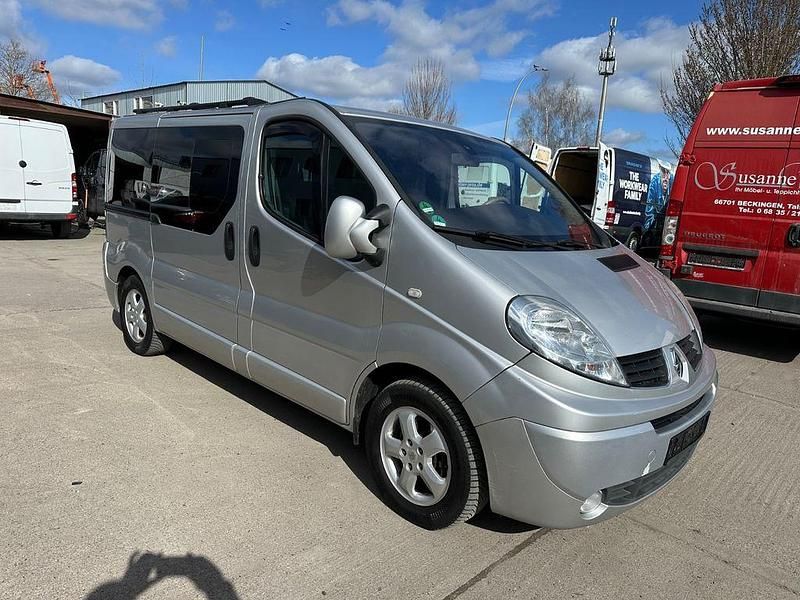 Gebraucht Renault Trafic 145 PS (106 kW) 2009 Silber Van / Kleinbus