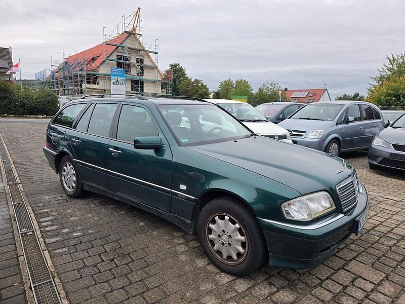 Gebraucht Mercedes C180 122 PS (89 kW) 2000 Grün Kombi