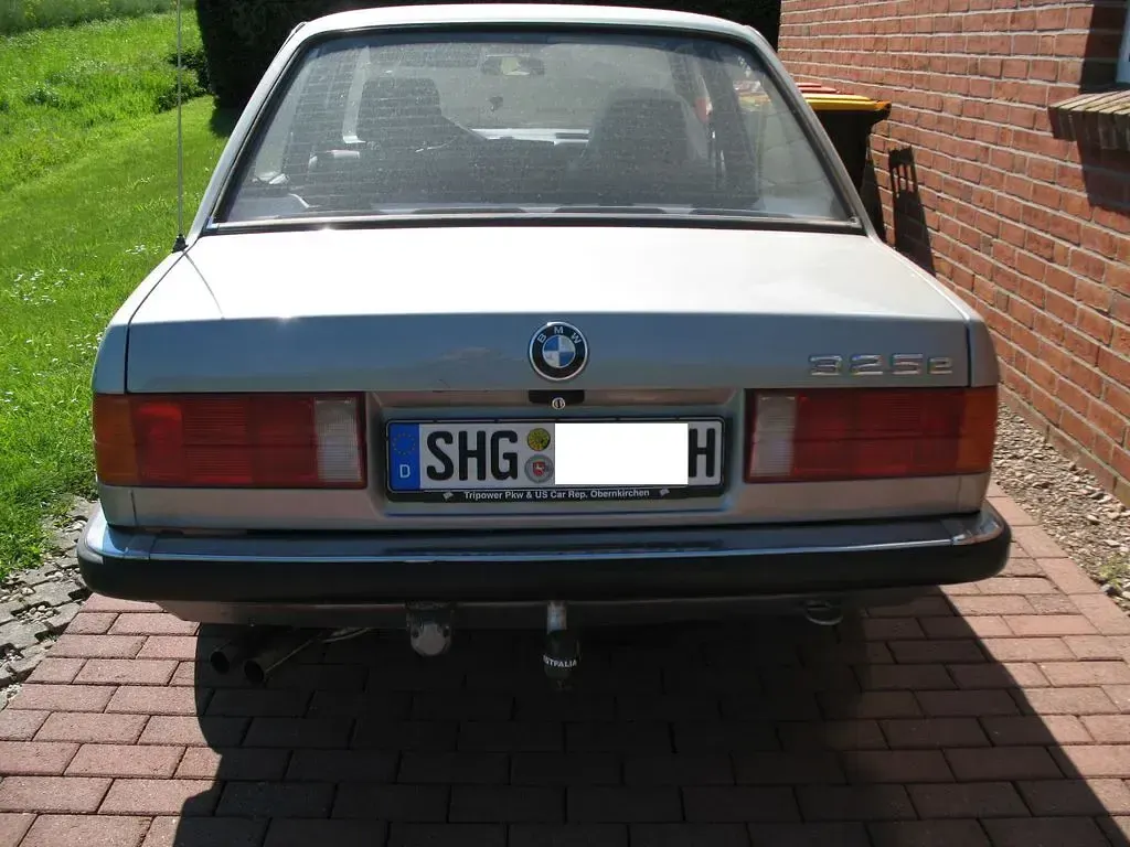 Gebraucht BMW 325 129 PS (94 kW) 1987 Silber Limousine