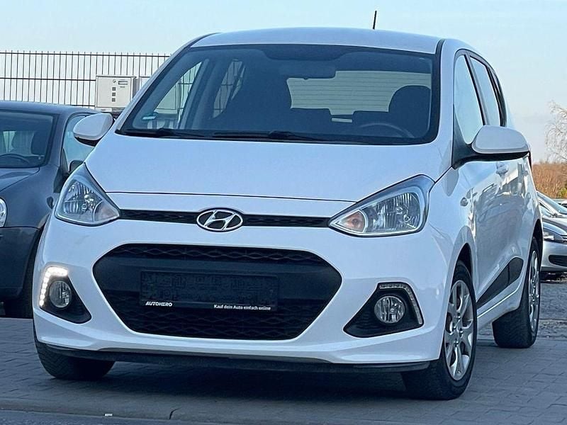 Gebraucht Hyundai i10 67 PS (49 kW) 2016 Weiß Kleinwagen