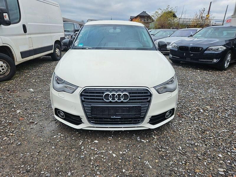 Weiß Gebraucht 2011 Audi A1 Sport Kleinwagen | 3.999 € (Superpreis) - Bild 1/4