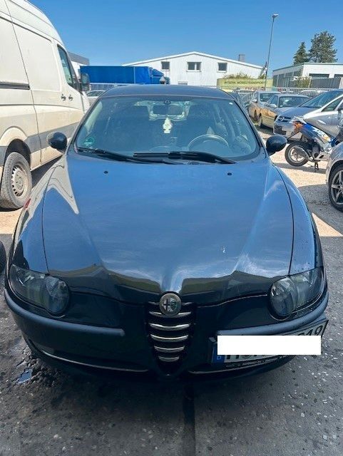 Schwarz Gebraucht 2002 Alfa Romeo 147 Distinctive Kleinwagen | 1.290 € (Fairer Preis) - Bild 1/4