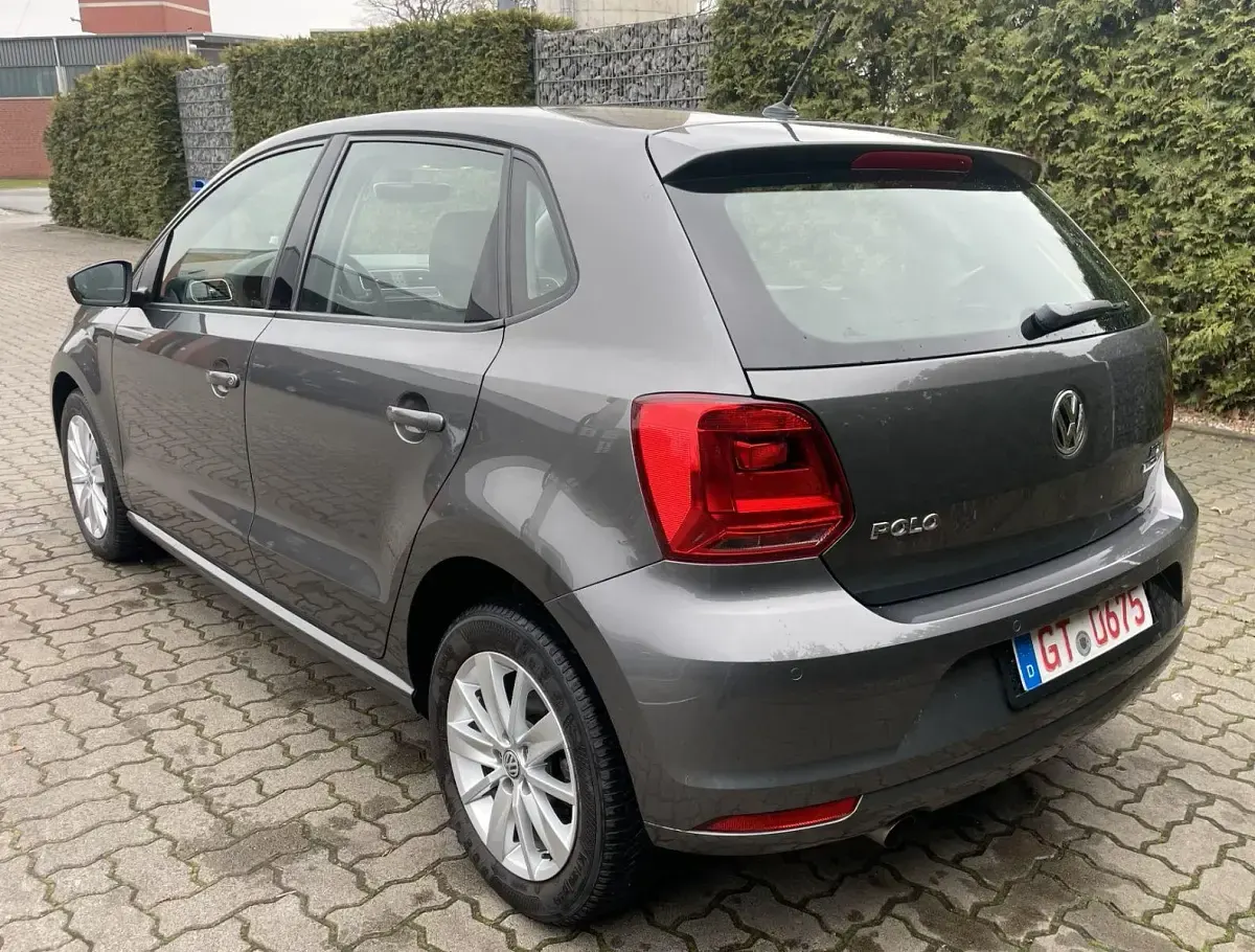 Gebraucht VW Polo Comfortline 90 PS (66 kW) 2017 Grau Kleinwagen