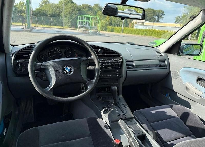 Gebraucht BMW 318 116 PS (85 kW) 1997 Grau Limousine