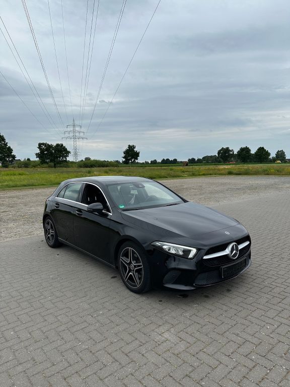 Schwarz Gebraucht 2019 Mercedes A180 AMG Limousine | 21.900 € (Superpreis) - Bild 1/4