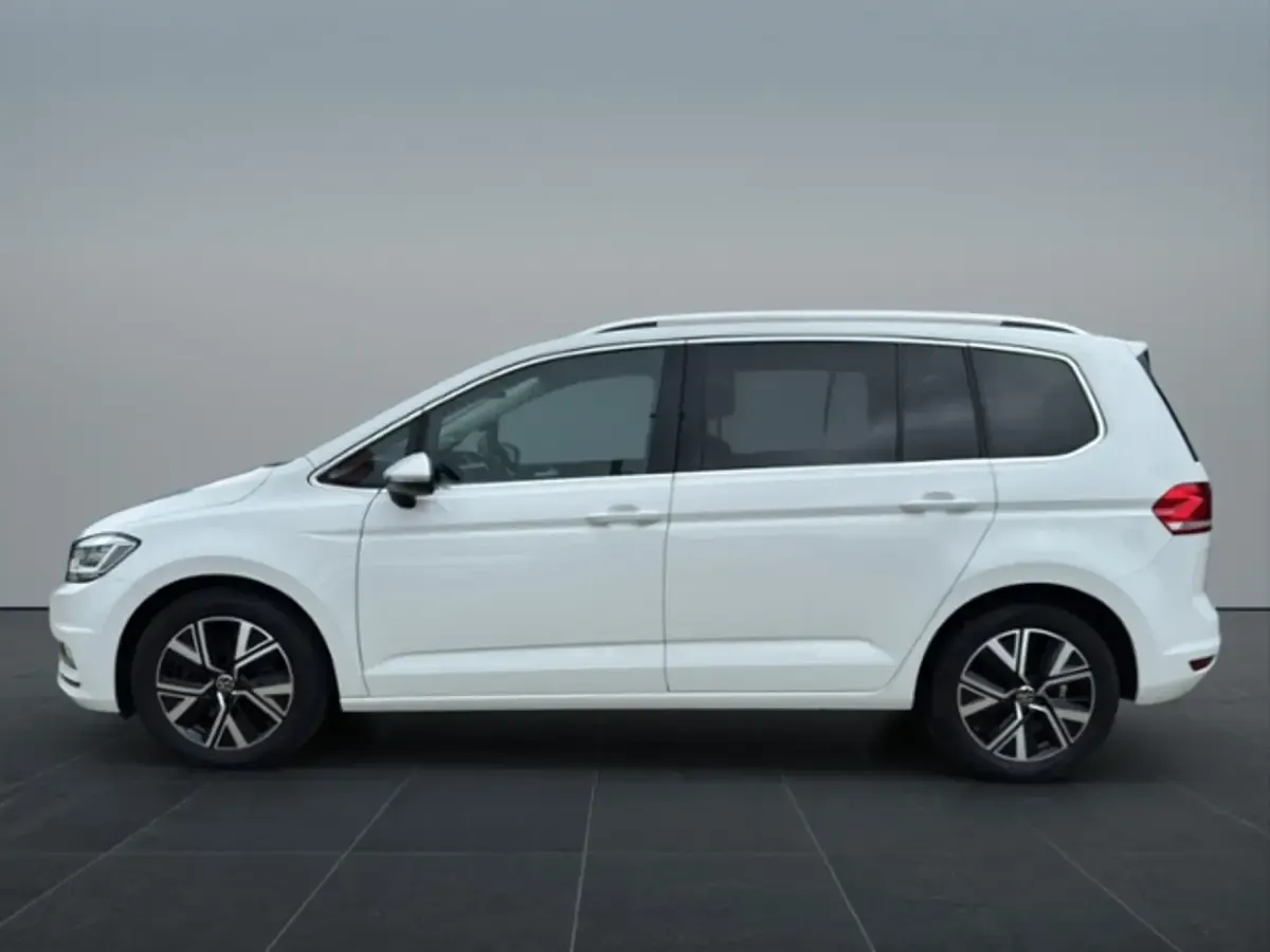 Gebraucht VW Touran Highline 150 PS (110 kW) 2023 Van / Kleinbus