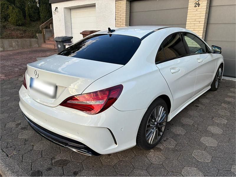 Gebraucht Mercedes CLA220 177 PS (130 kW) 2016 Weiß Limousine