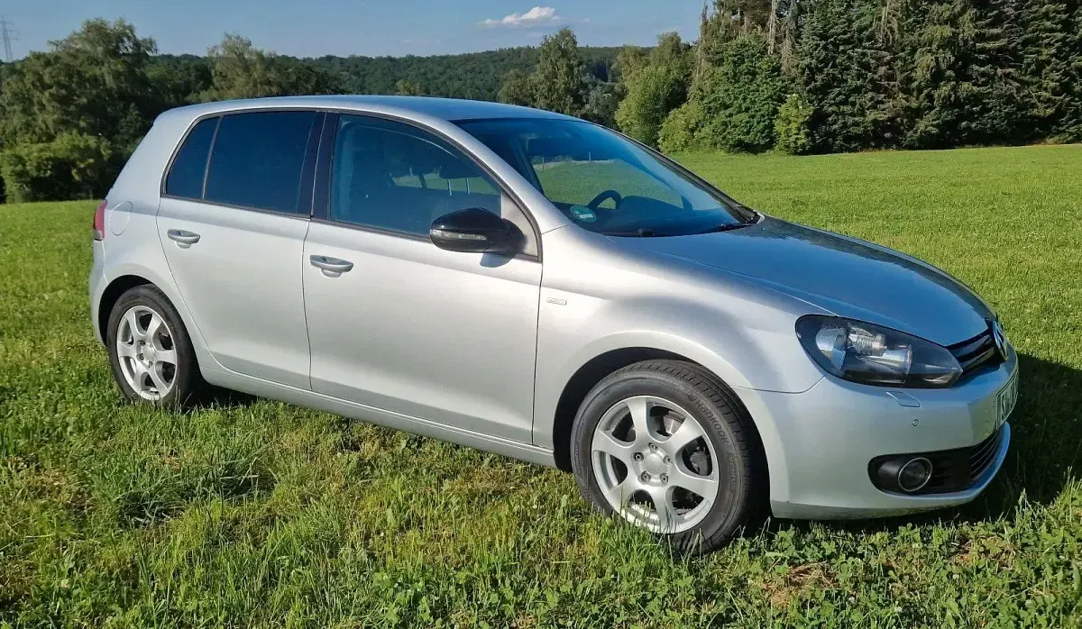 Gebraucht VW Golf VII Match 105 PS (77 kW) 2012 Silber Limousine