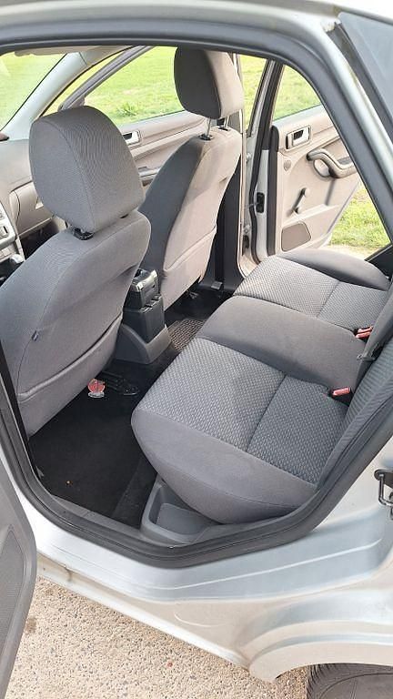 Gebraucht Ford Focus 101 PS (74 kW) 2005 Silber Limousine