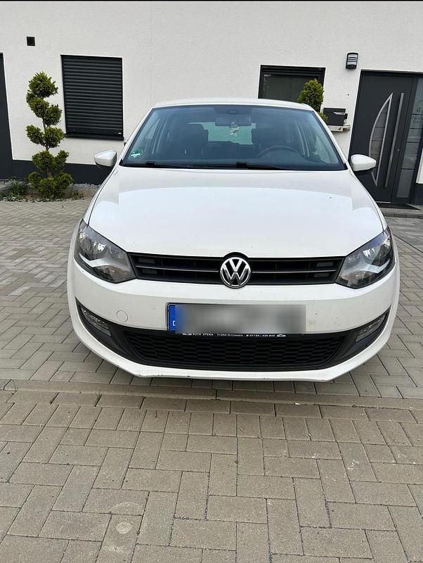 Weiß Gebraucht 2011 VW Polo Team Kleinwagen | 2.750 € (Fairer Preis) - Bild 1/4