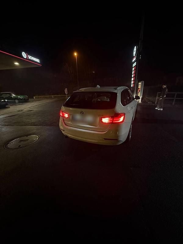 Gebraucht BMW 320 Sport Line 184 PS (135 kW) 2013 Schwarz Limousine