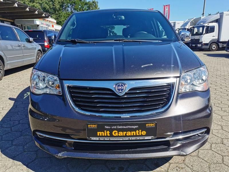 Gebraucht Lancia Voyager S 177 PS (130 kW) 2015 Grau Van / Kleinbus