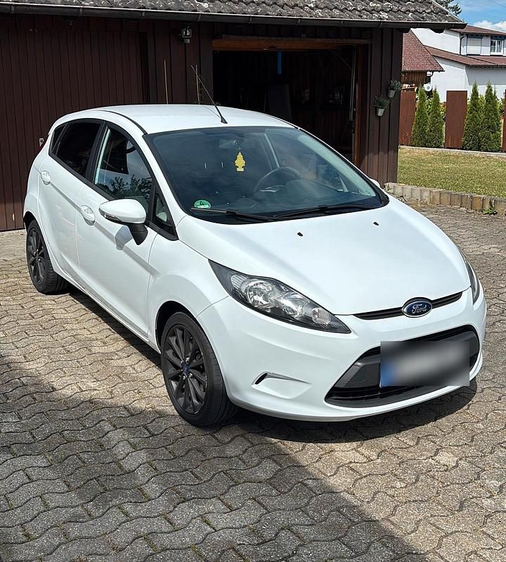 Weiß Gebraucht 2012 Ford Fiesta Kleinwagen | 4.200 € (Fairer Preis) - Bild 1/4