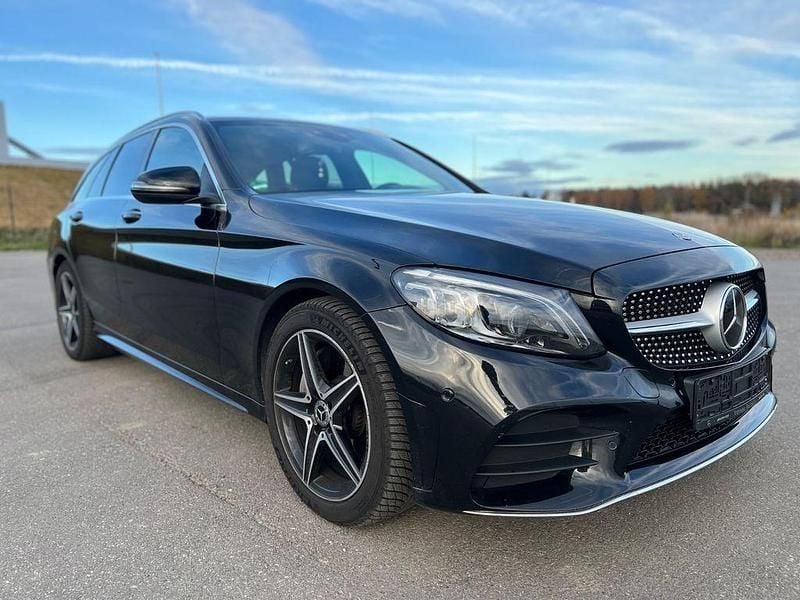 Schwarz Gebraucht 2019 Mercedes C300 Kombi | 25.799 € (Guter Preis) - Bild 1/4