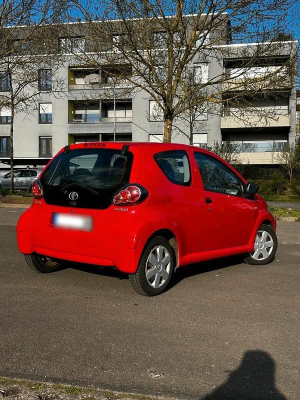 Gebraucht Toyota Aygo Cool 68 PS (50 kW) 2009 Rot Kleinwagen