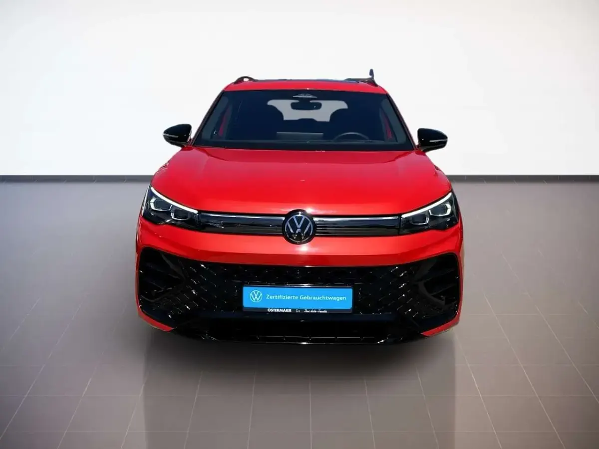 Gebraucht VW Tiguan R-line 272 PS (200 kW) 2025 Persimmon red SUV