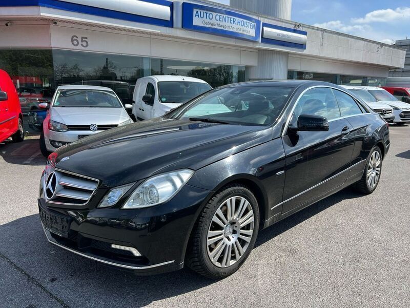 Schwarz Gebraucht 2010 Mercedes E220 Coupé | 7.990 € (Guter Preis) - Bild 1/4