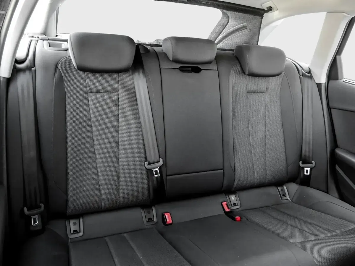 Gebraucht Audi A4 Competition 163 PS (119 kW) 2022 Grau Kombi