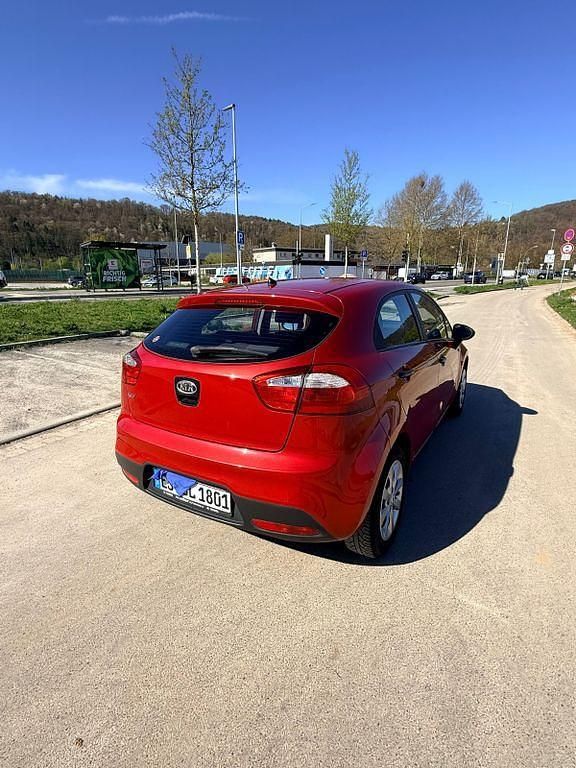 Gebraucht Kia Rio Attract 86 PS (63 kW) 2012 Rot Limousine