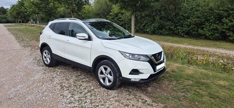 Weiß Gebraucht 2018 Nissan Qashqai Acenta SUV | 14.200 € (Fairer Preis) - Bild 1/4