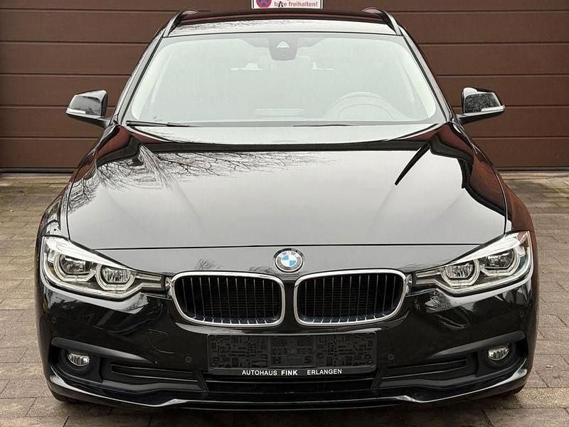 Schwarz Gebraucht 2018 BMW 318 Sport Line Kombi | 14.490 € (Guter Preis) - Bild 1/4